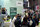 Personen sitzen am Messestand von UTV AG